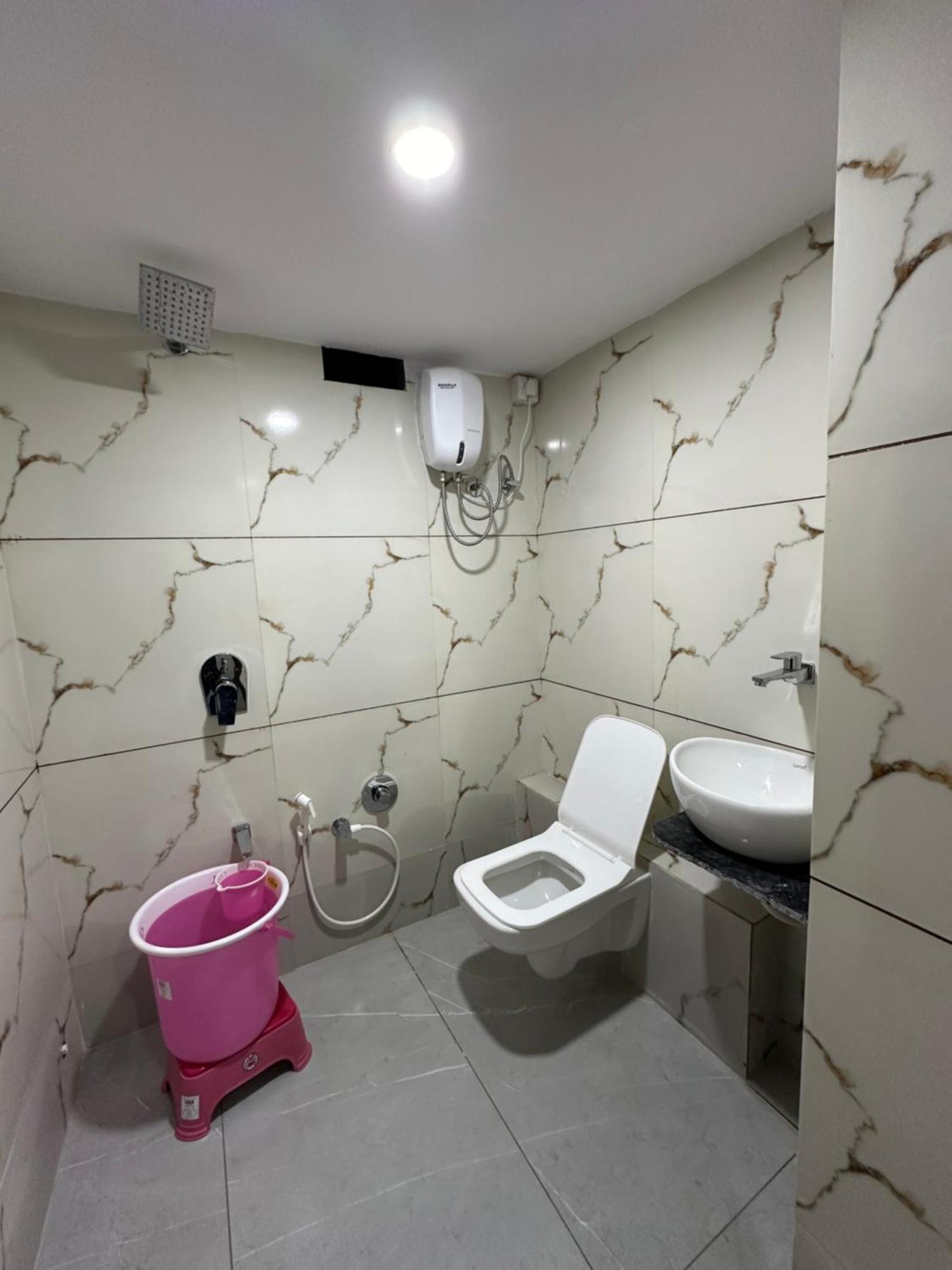 Hotel Golden View Vadodara Bagian luar foto