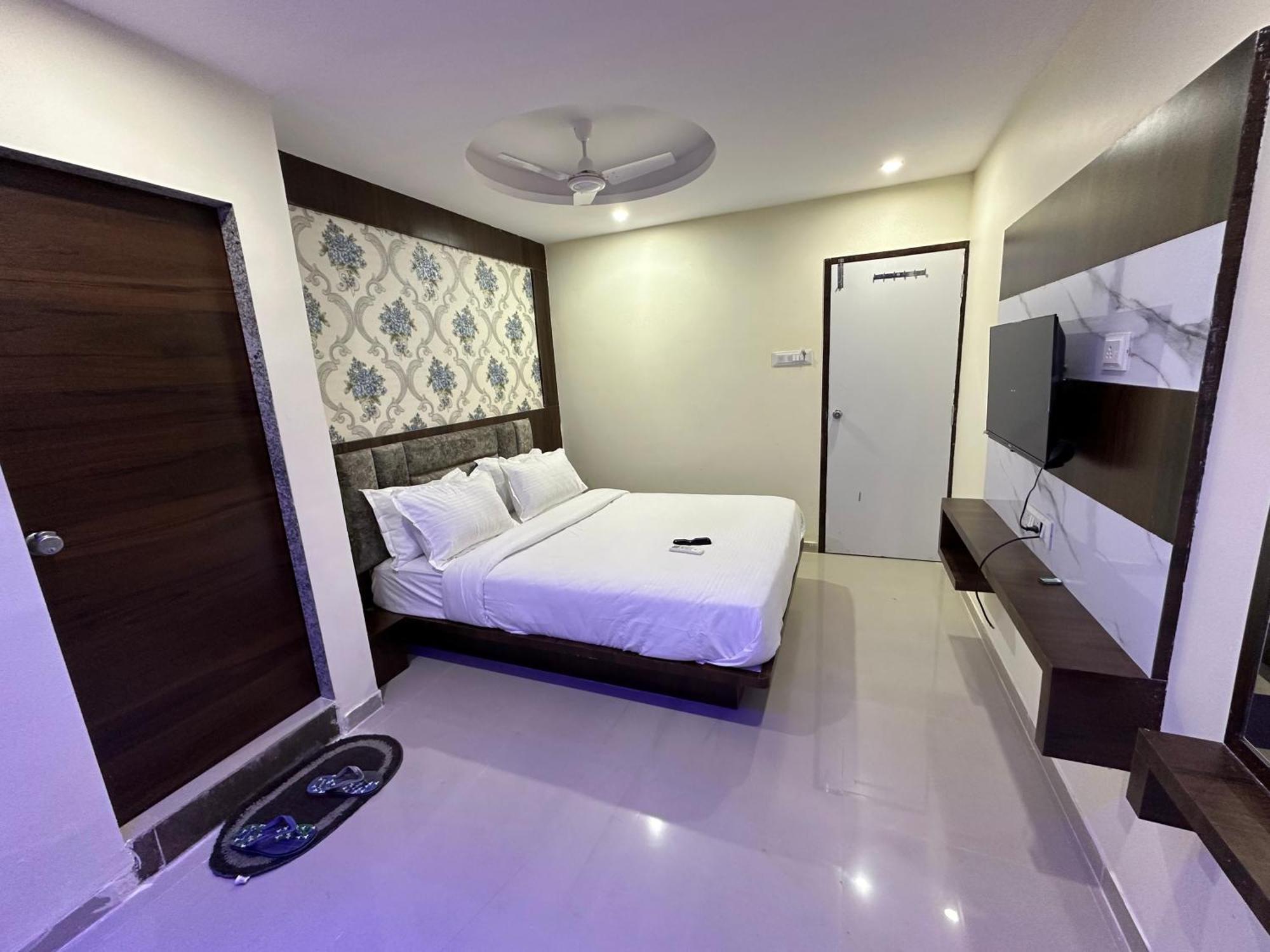 Hotel Golden View Vadodara Bagian luar foto